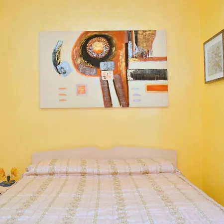 Three-bedroom Very Close To The דירה ביביונה