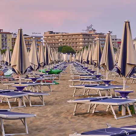 Three-bedroom Very Close To The Apartamento