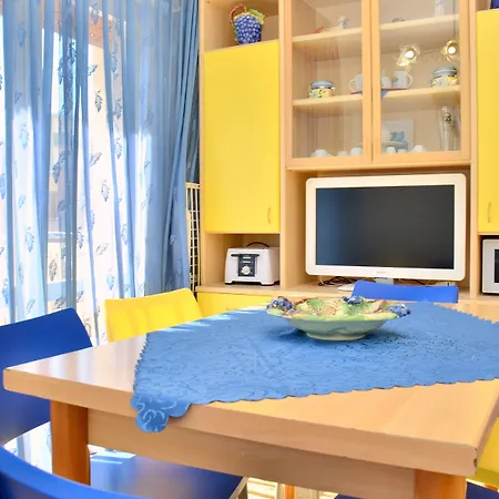 Three-bedroom Very Close To The * Μπιμπιόνε