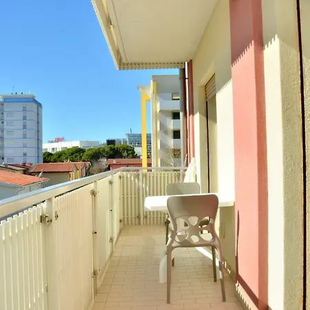 דירה Three-bedroom Very Close To The