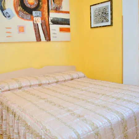 Three-bedroom Very Close To The Apartamento