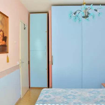 Three-bedroom Very Close To The דירה