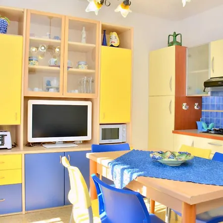 Appartamento Three-bedroom Very Close To The