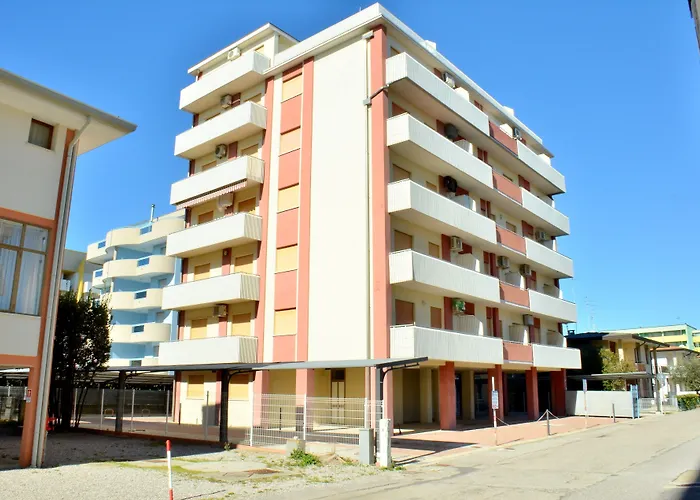 Lägenhet Three-bedroom Very Close To The Bibione